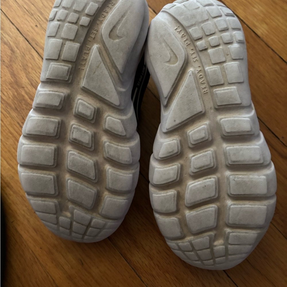 Nike sneakers - Picture 2 of 4
